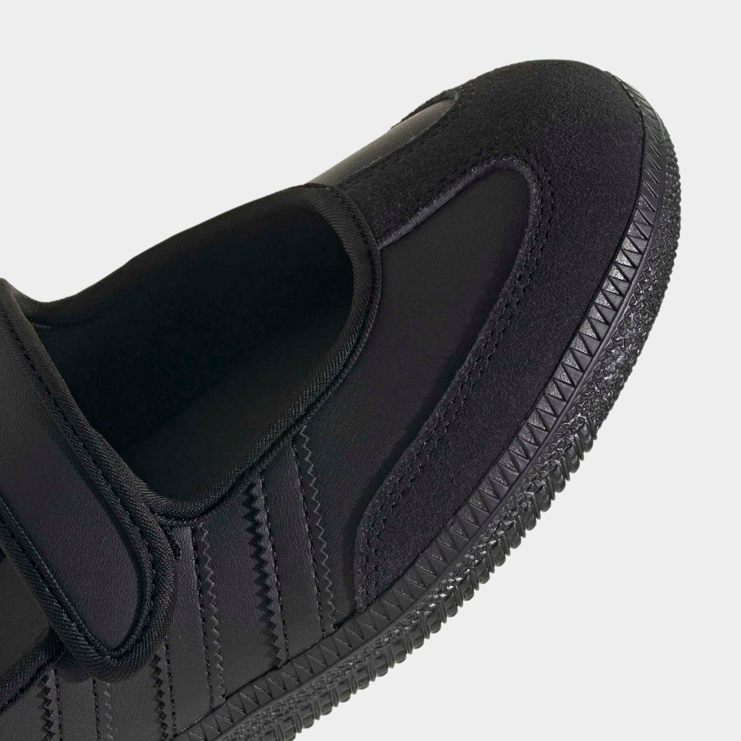 W' Samba Jane - Core Black