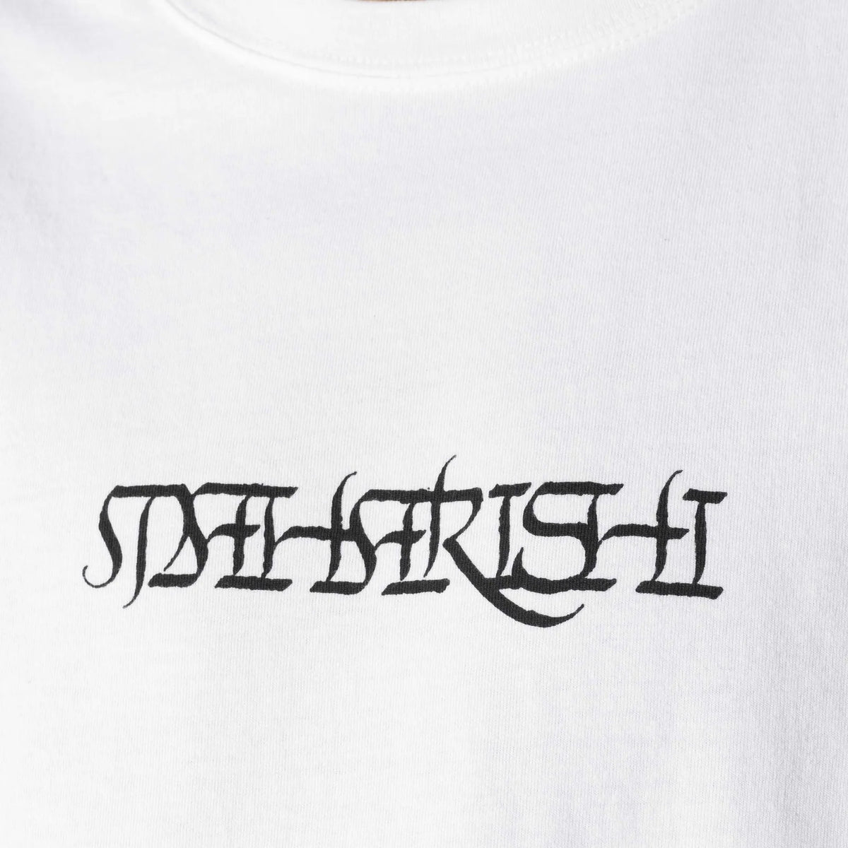 7551 Maha Script T-Shirt - Whte