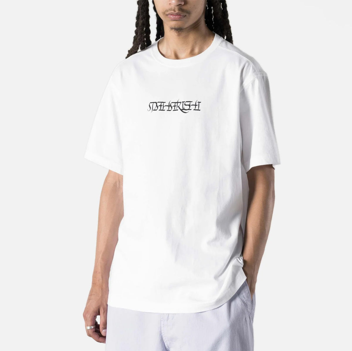 7551 Maha Script T-Shirt - Whte
